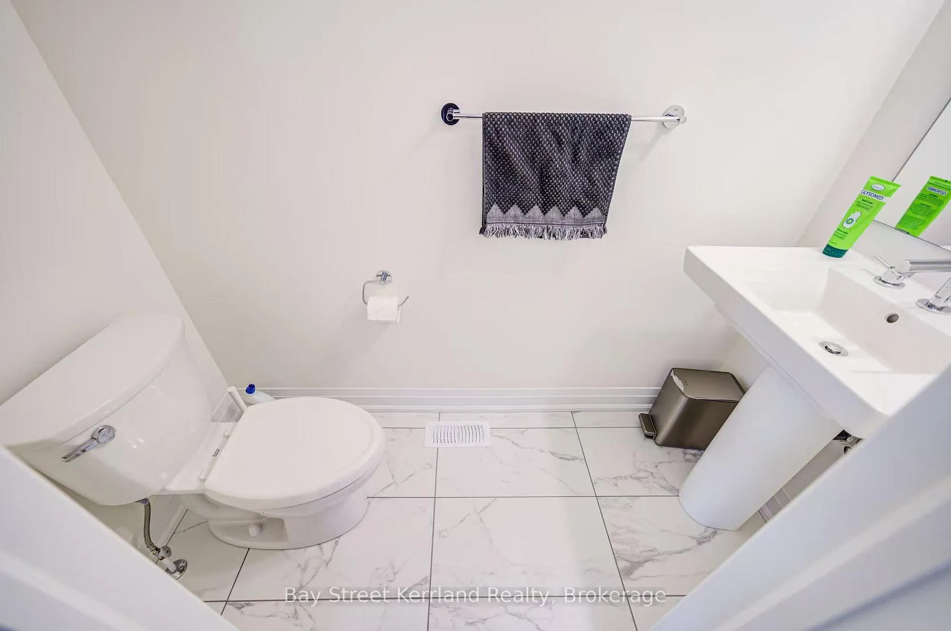 Photo 33 of 10 Silvermills Lane, Markham, Angus Glen — HOMEH