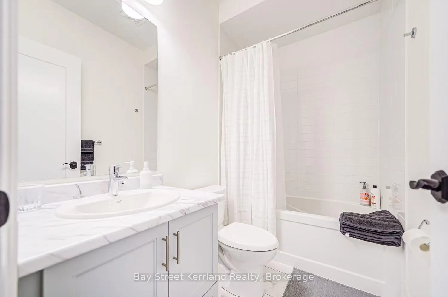 Photo 43 of 10 Silvermills Lane, Markham, Angus Glen — HOMEH