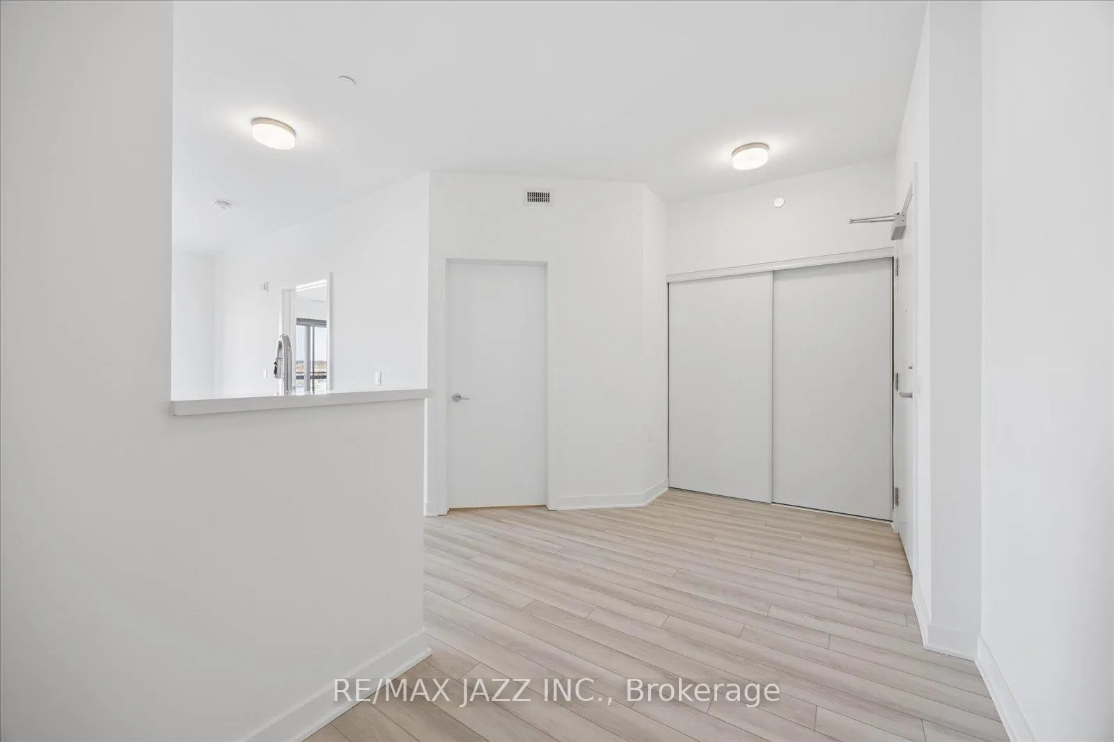 Photo 10 of Unit 610, 51 Clarington Boulevard, Clarington, Bowmanville — HOMEH
