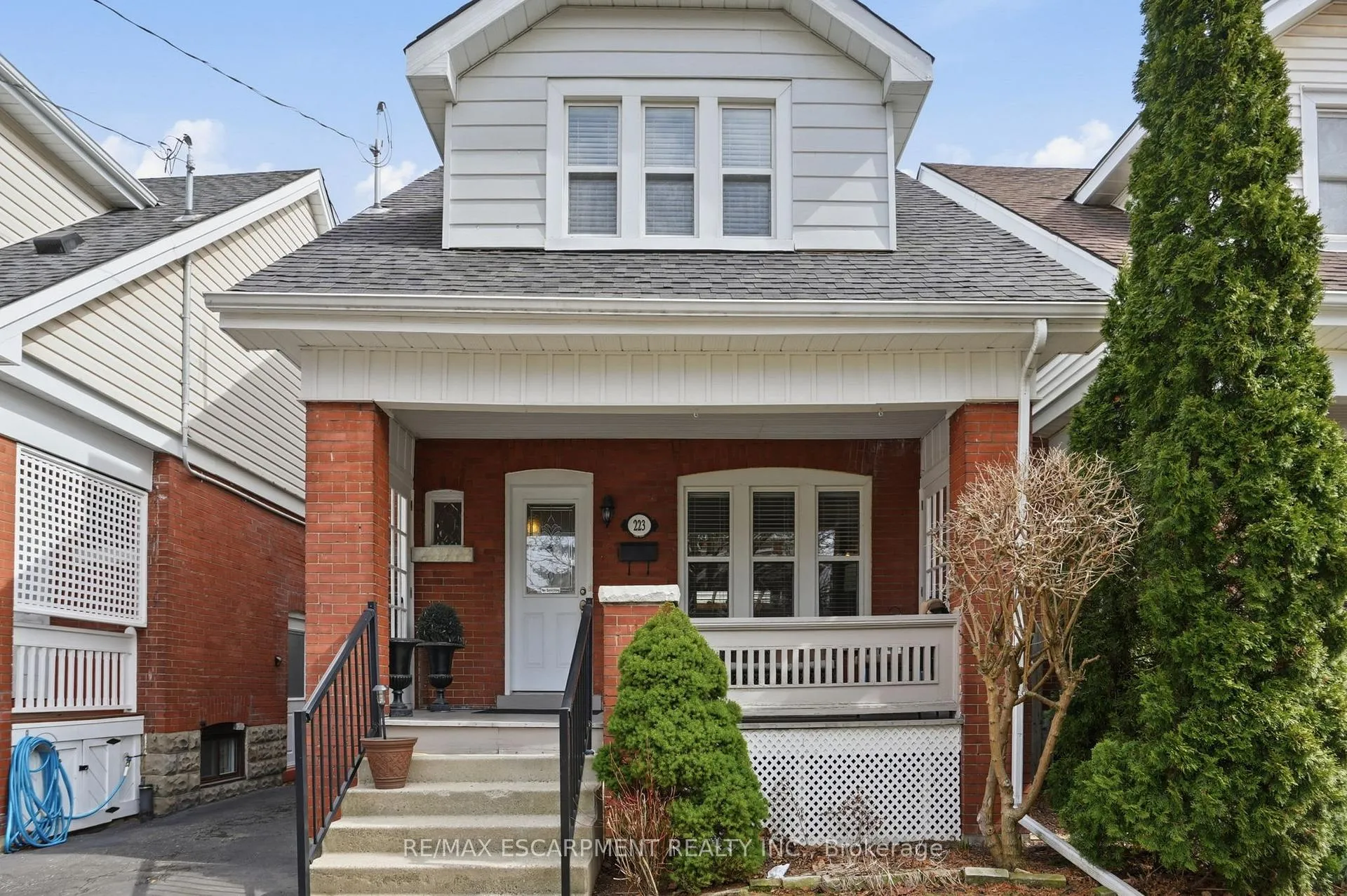 Photo 3 of 223 Park Row, Hamilton, Delta — HOMEH