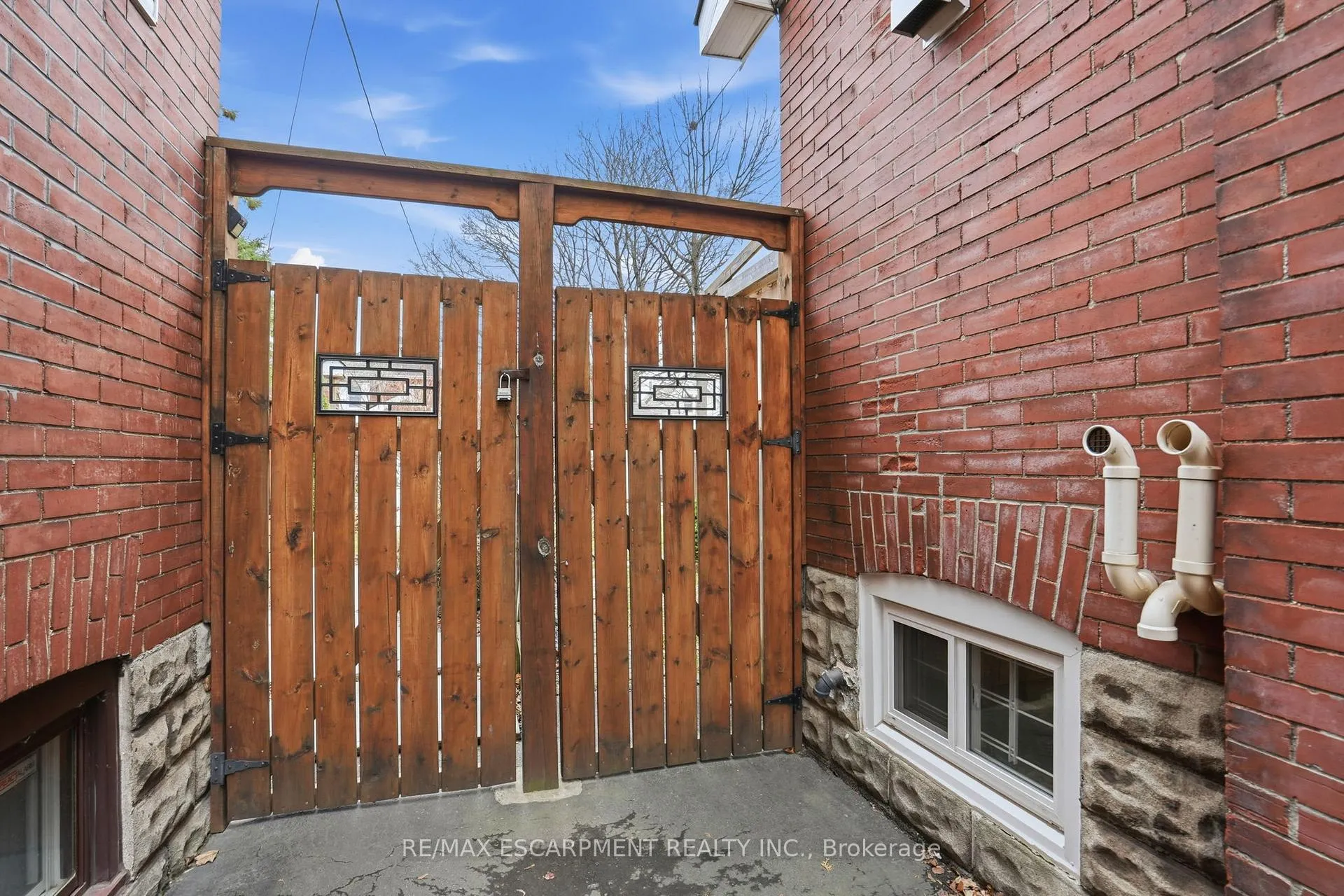 Photo 48 of 223 Park Row, Hamilton, Delta — HOMEH