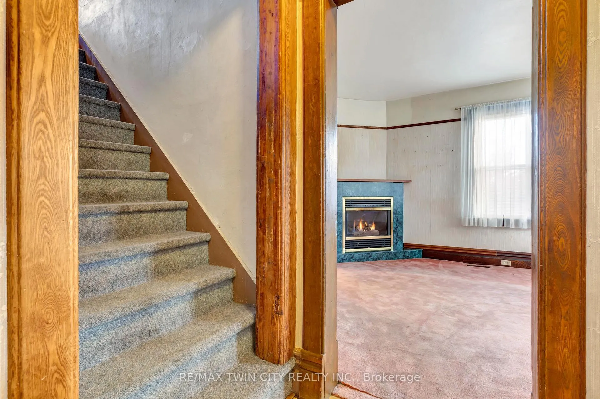 Photo 5 of 3545 Lobsinger Line, Wellesley — HOMEH