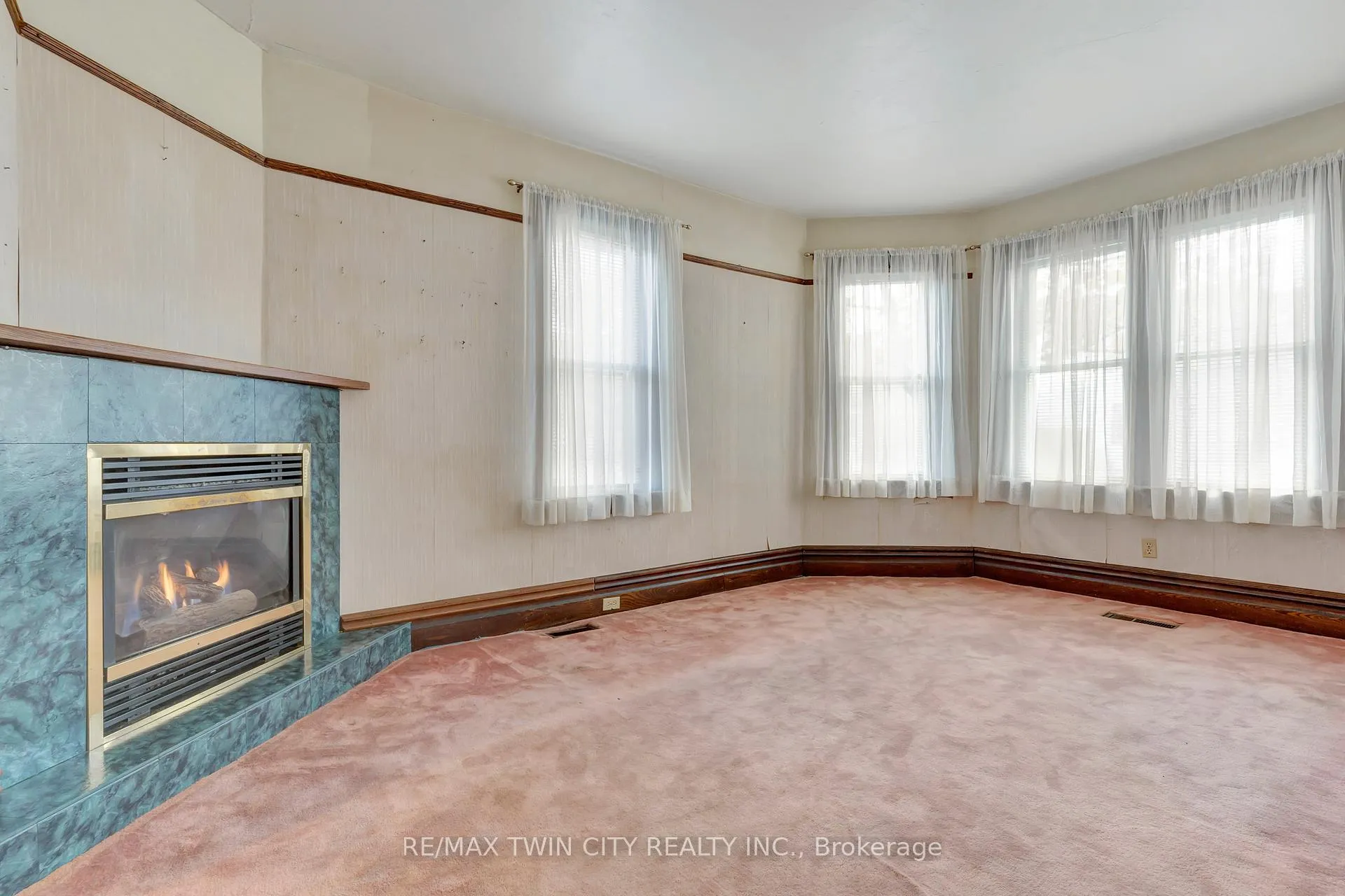 Photo 6 of 3545 Lobsinger Line, Wellesley — HOMEH