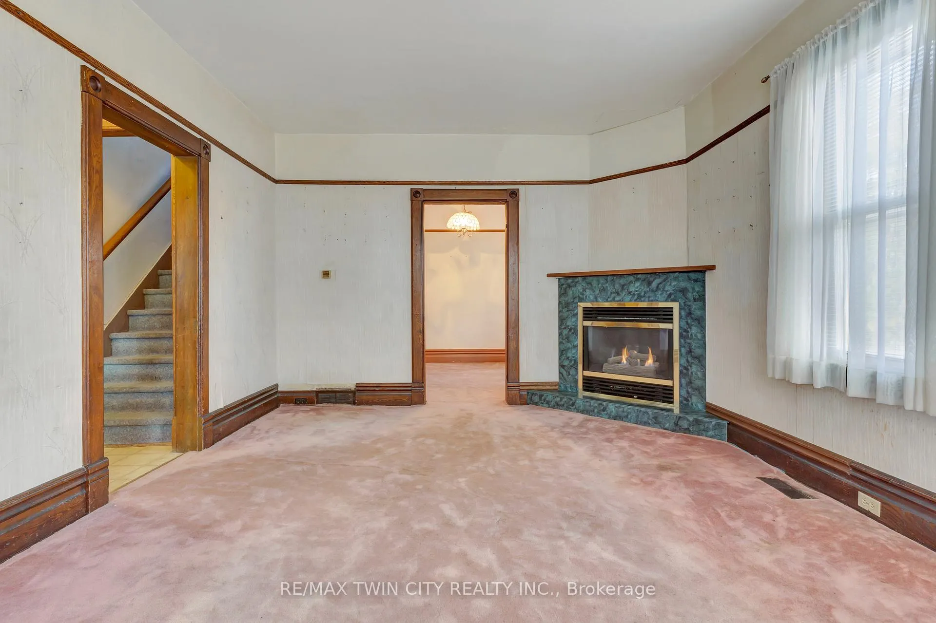 Photo 8 of 3545 Lobsinger Line, Wellesley — HOMEH