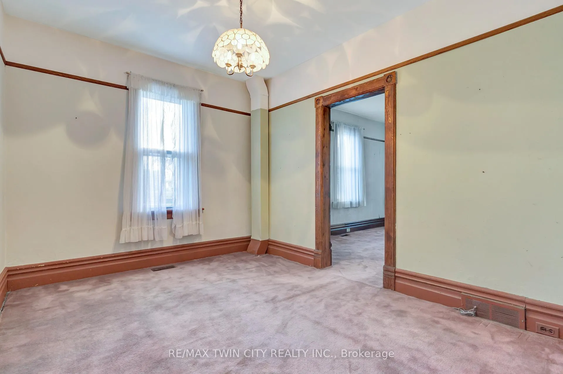 Photo 9 of 3545 Lobsinger Line, Wellesley — HOMEH