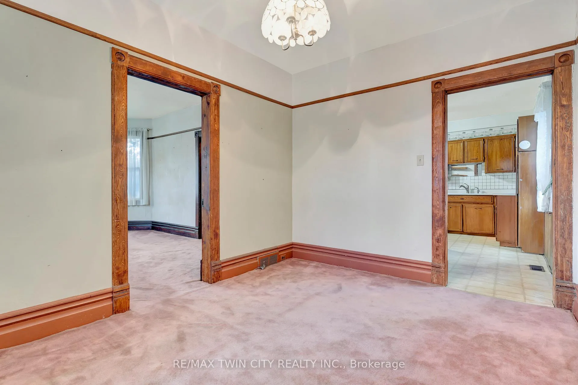 Photo 10 of 3545 Lobsinger Line, Wellesley — HOMEH