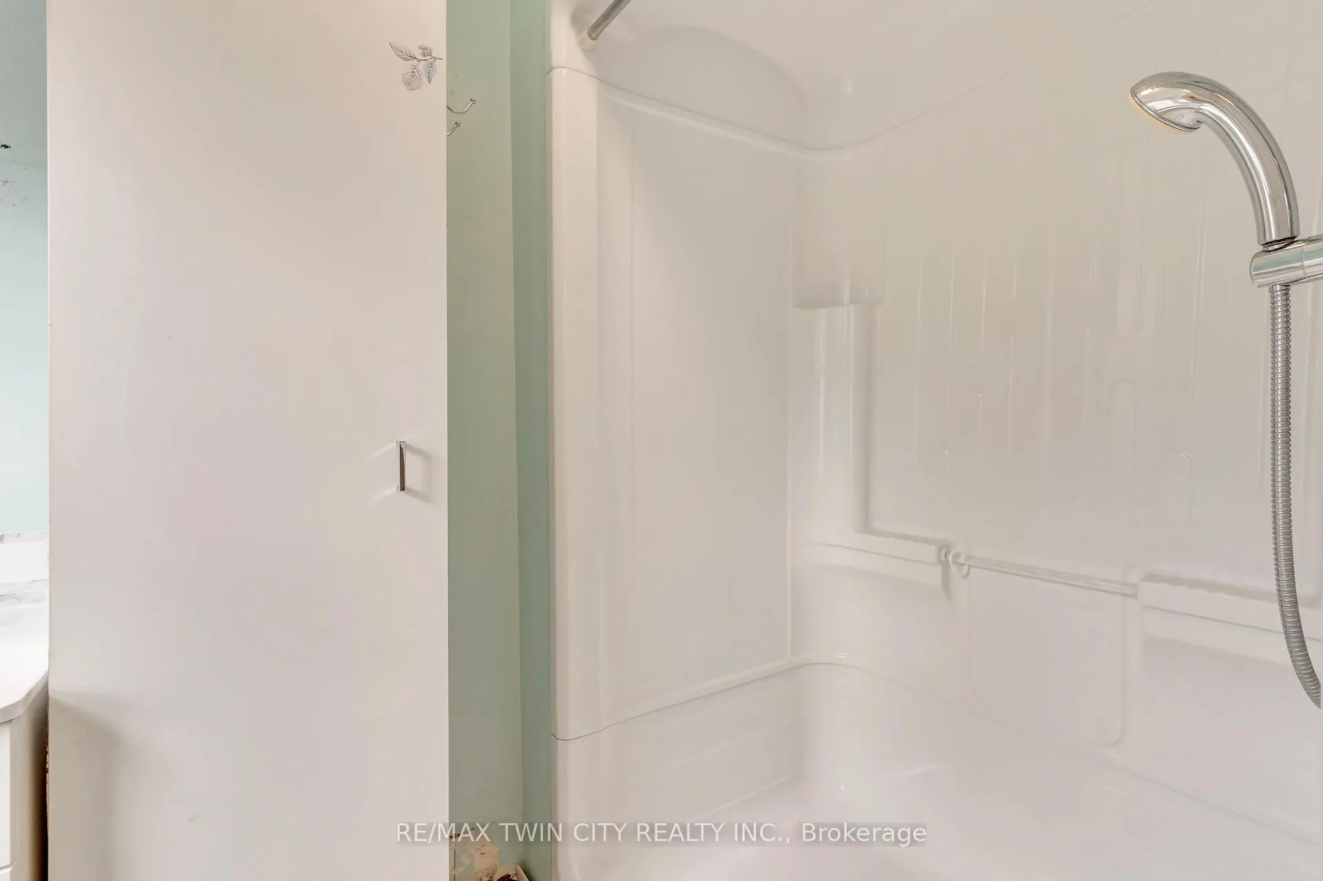Photo 18 of 3545 Lobsinger Line, Wellesley — HOMEH