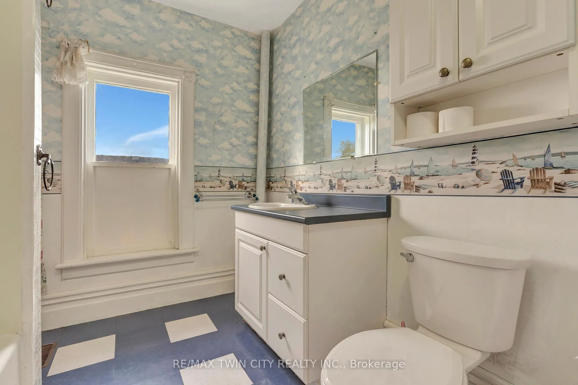 Photo 20 of 3545 Lobsinger Line, Wellesley — HOMEH