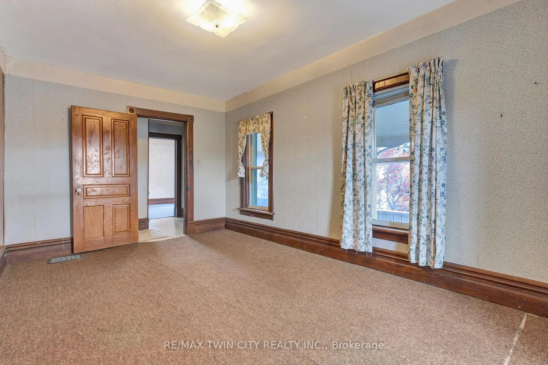 Photo 21 of 3545 Lobsinger Line, Wellesley — HOMEH