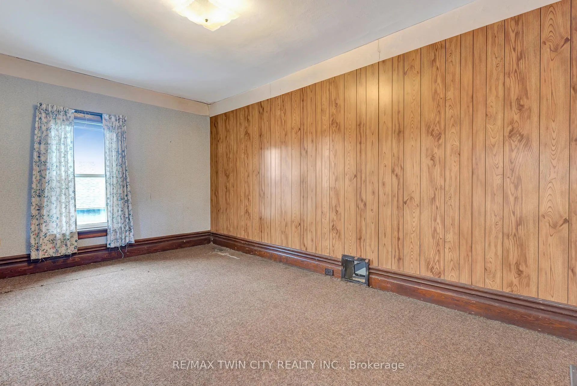 Photo 22 of 3545 Lobsinger Line, Wellesley — HOMEH