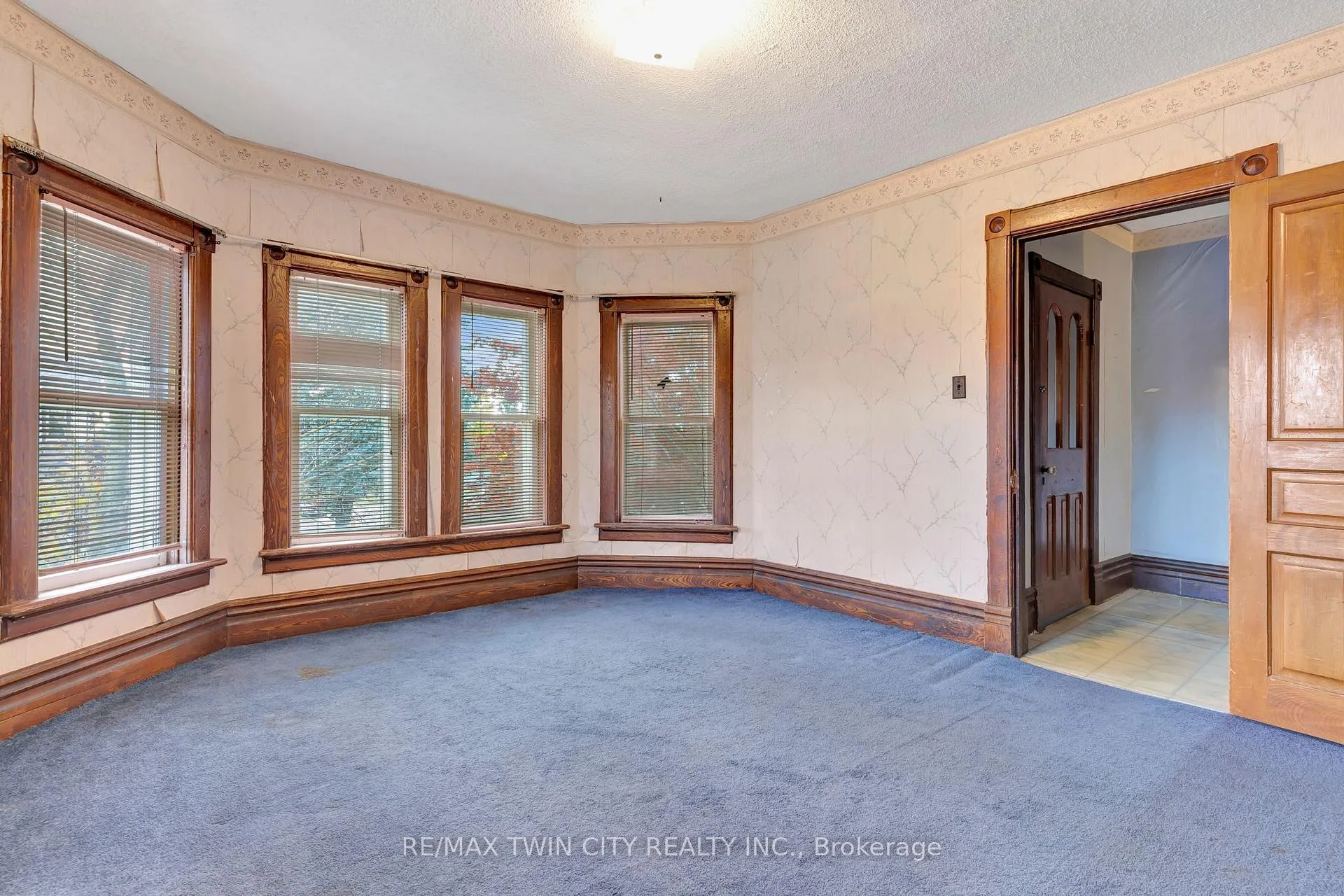 Photo 24 of 3545 Lobsinger Line, Wellesley — HOMEH