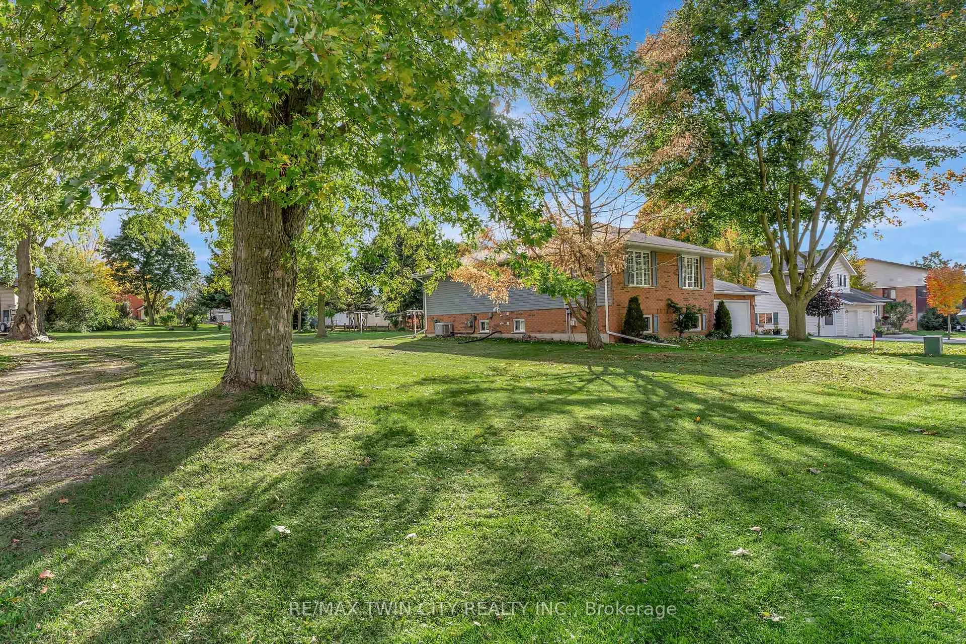 Photo 39 of 3545 Lobsinger Line, Wellesley — HOMEH