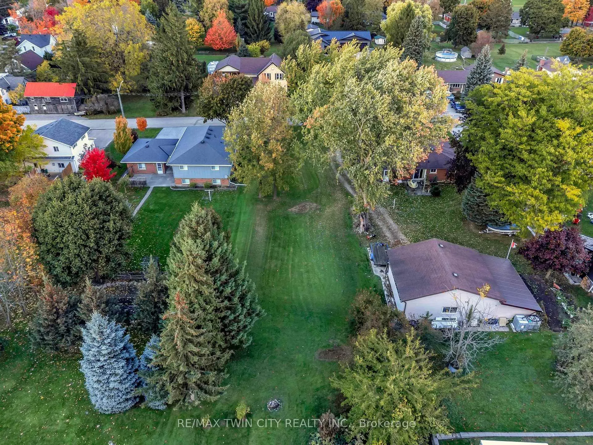 Photo 43 of 3545 Lobsinger Line, Wellesley — HOMEH