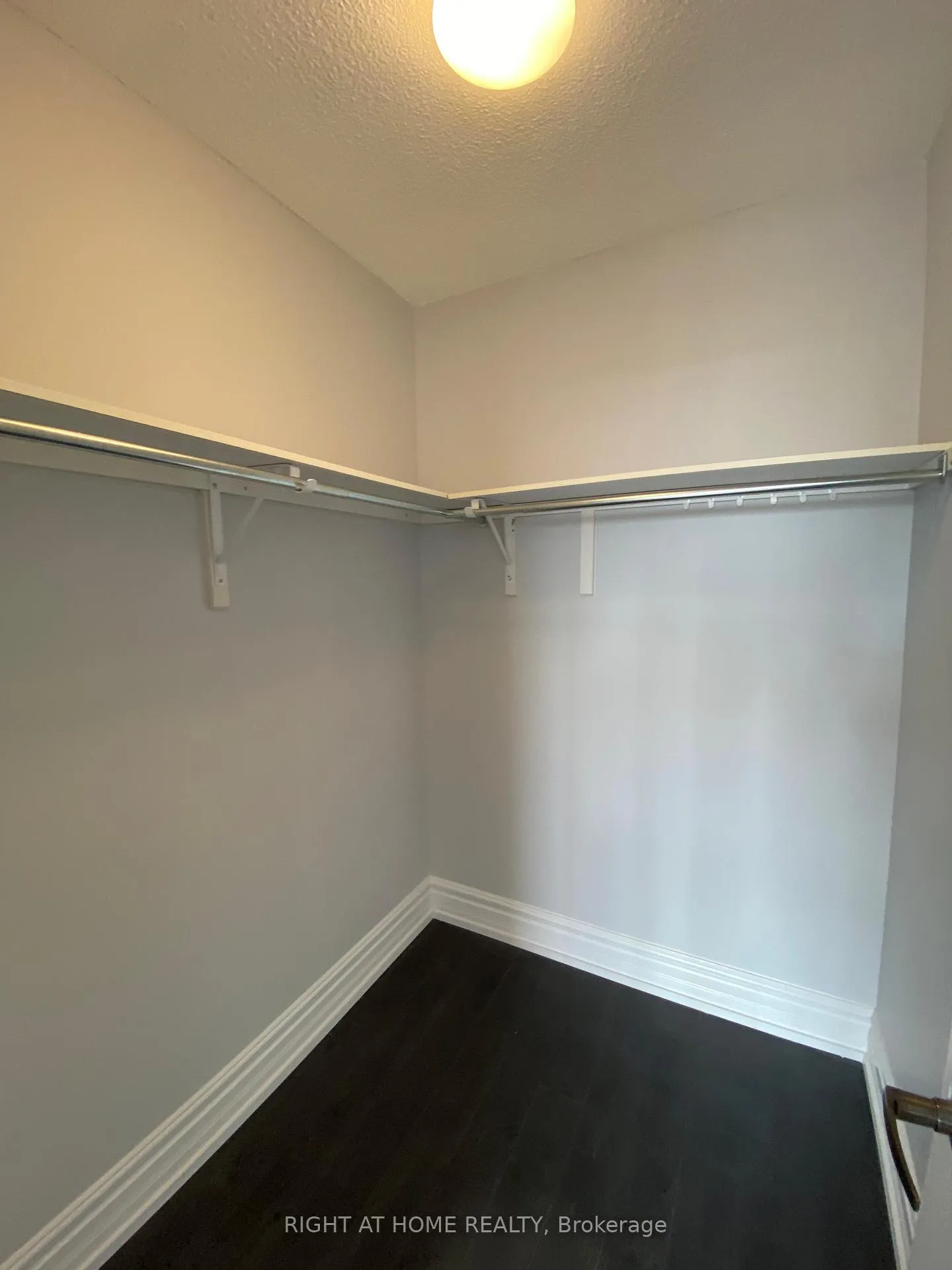 Photo 11 of Unit 811, 130 Pond Drive, Markham, Commerce Valley — HOMEH