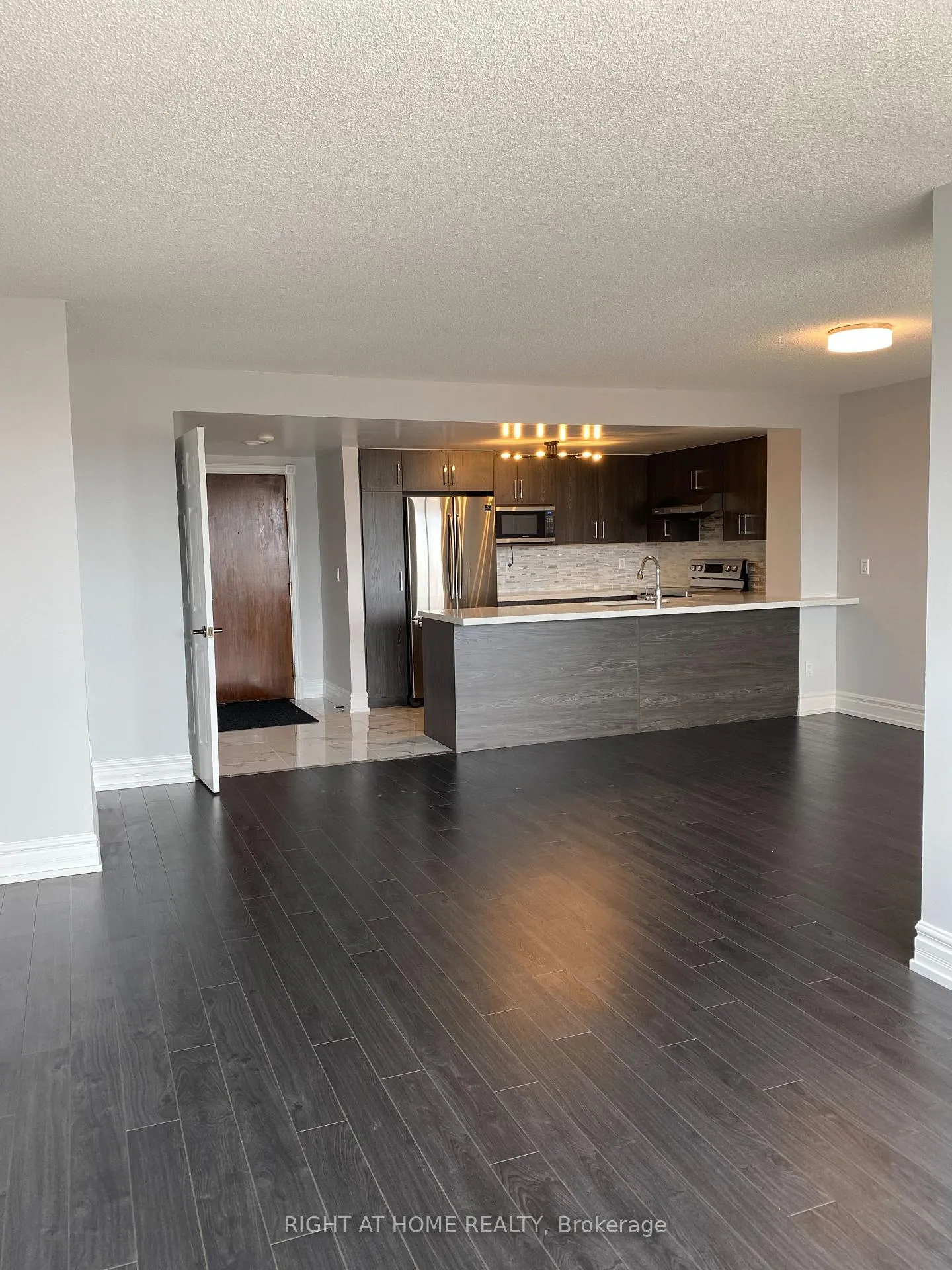 Photo 13 of Unit 811, 130 Pond Drive, Markham, Commerce Valley — HOMEH