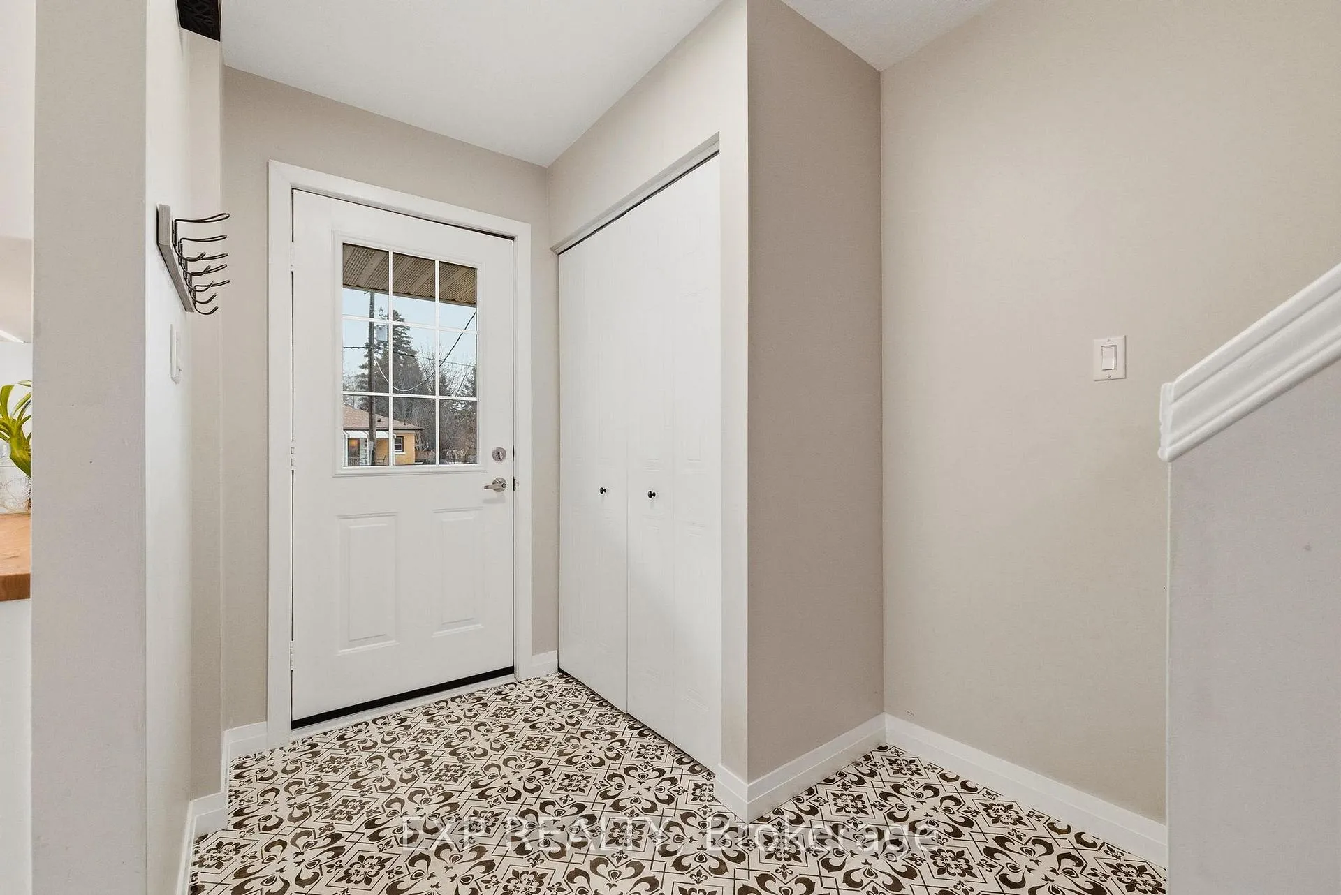 Photo 3 of 23 Talbot Street, Kitchener — HOMEH