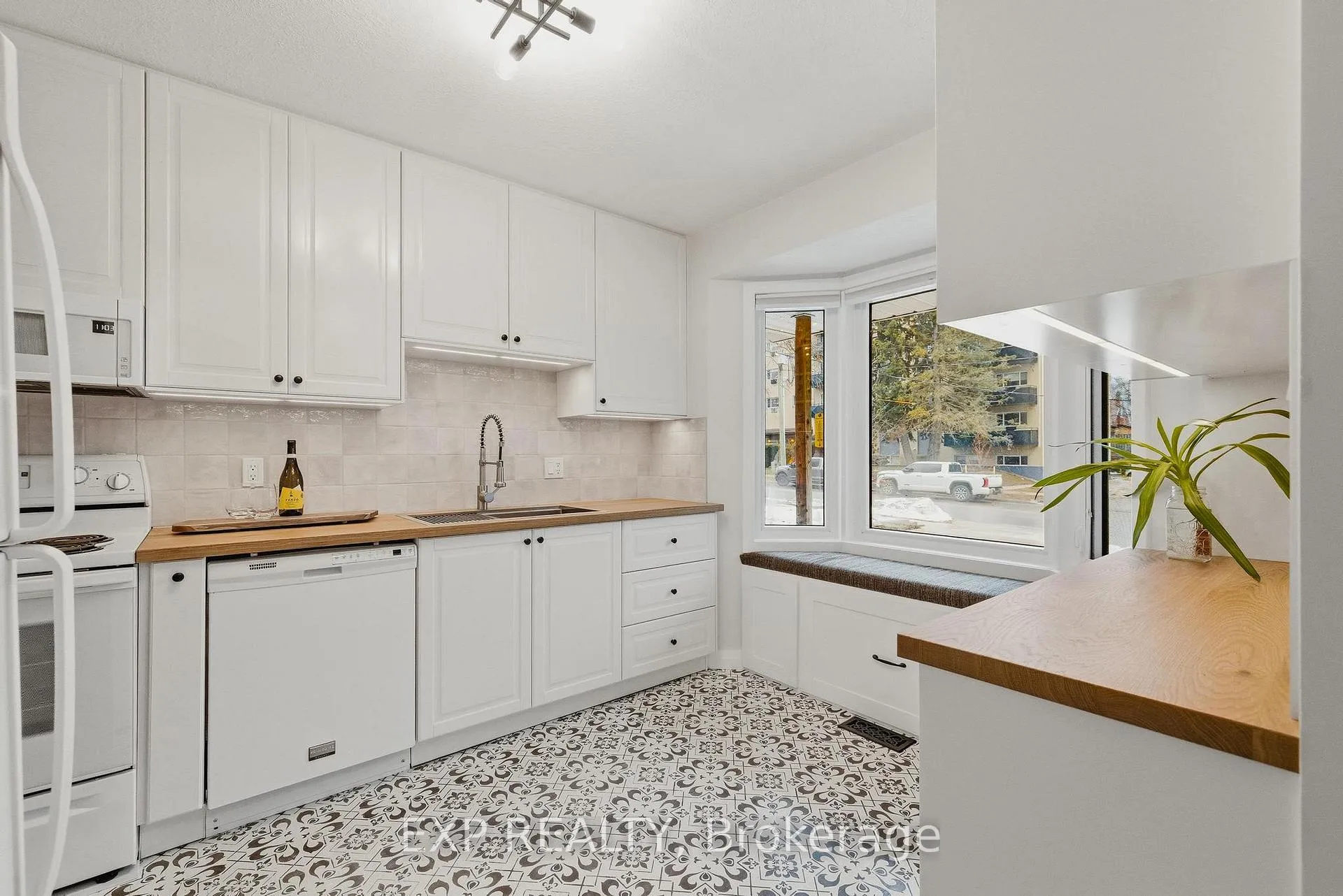 Photo 6 of 23 Talbot Street, Kitchener — HOMEH