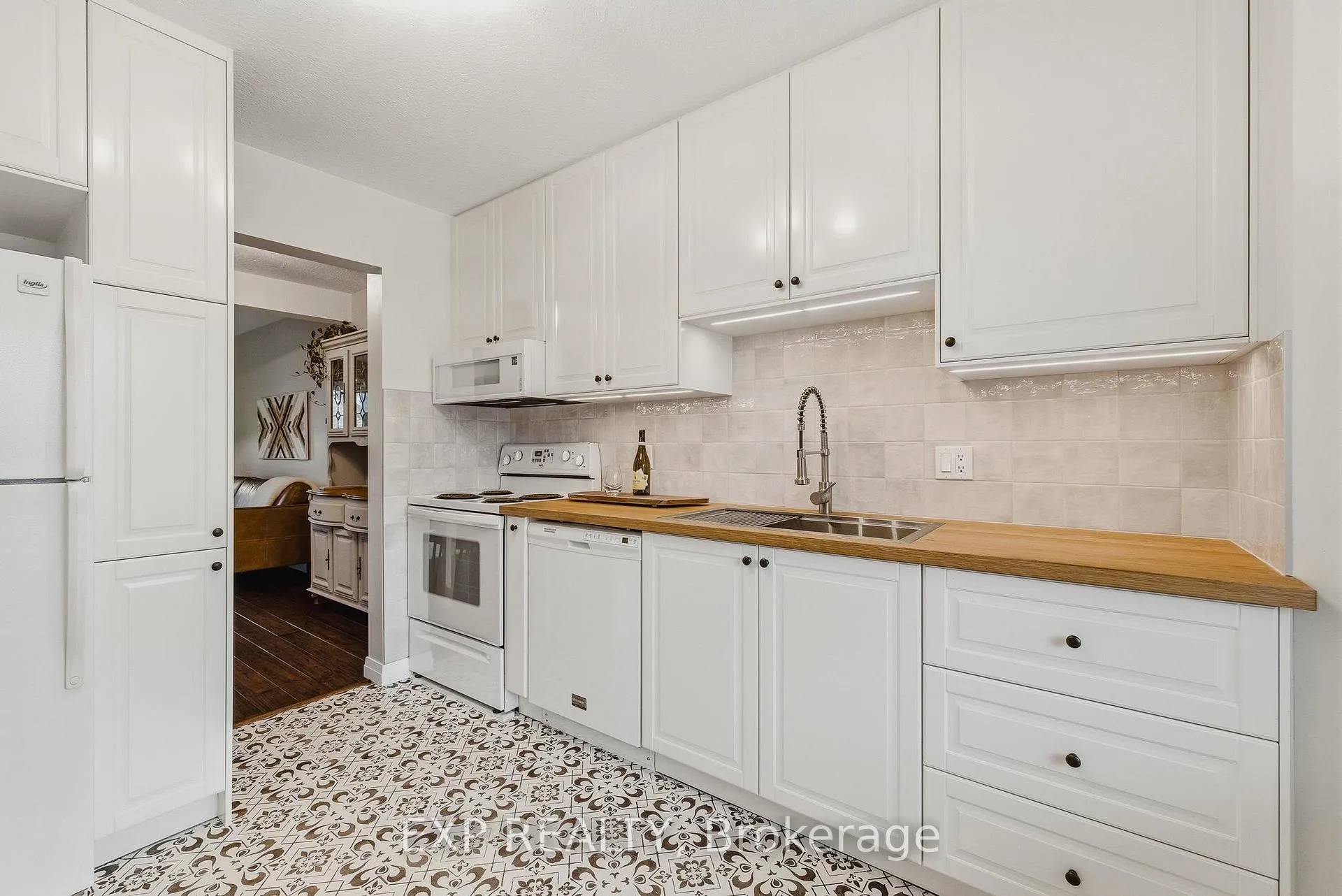 Photo 10 of 23 Talbot Street, Kitchener — HOMEH