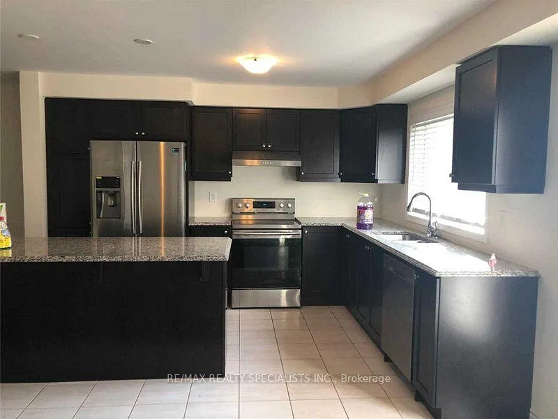 Photo 2 of 102 Benhurst Crescent, Brampton, Northwest Brampton — HOMEH