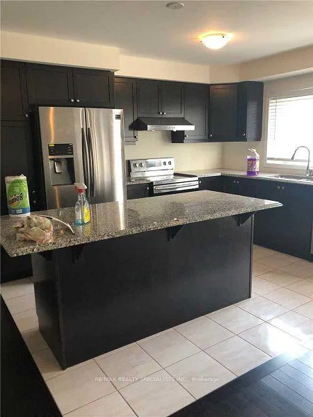 Photo 3 of 102 Benhurst Crescent, Brampton, Northwest Brampton — HOMEH
