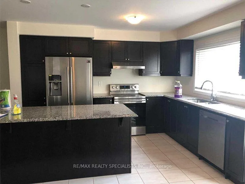 Photo 4 of 102 Benhurst Crescent, Brampton, Northwest Brampton — HOMEH