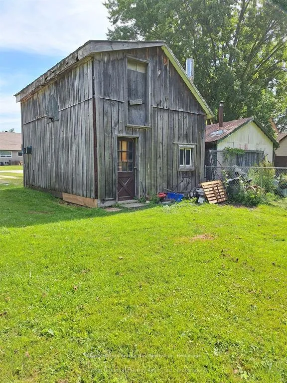 Photo 7 of 215 Cedar St. Street, Clearview, Stayner — HOMEH