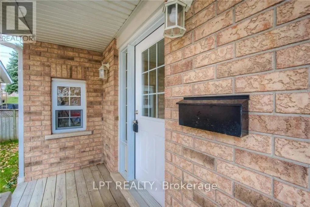 Photo 3 of Unit Unit: Main, 118 Bush Clover Crescent, Waterloo — HOMEH