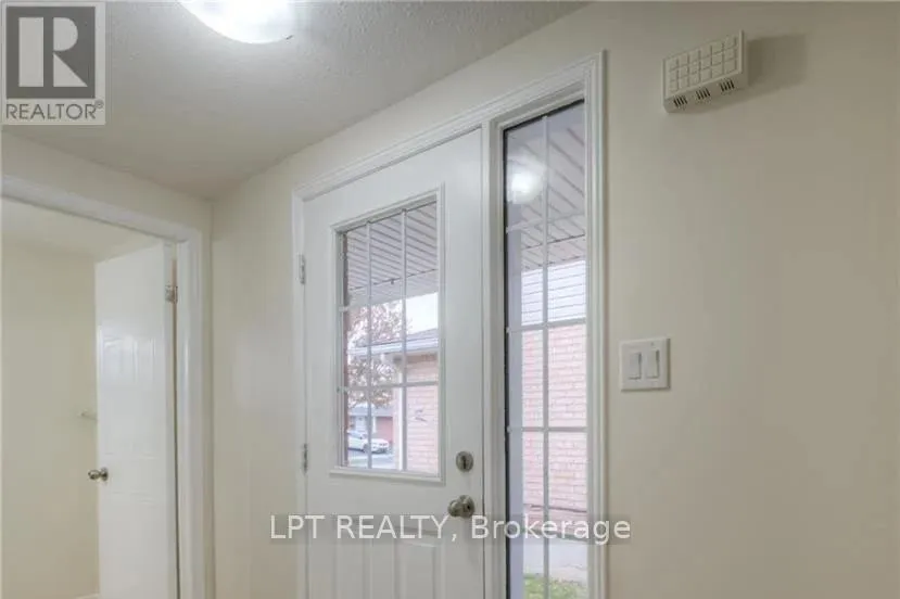 Photo 4 of Unit Unit: Main, 118 Bush Clover Crescent, Waterloo — HOMEH