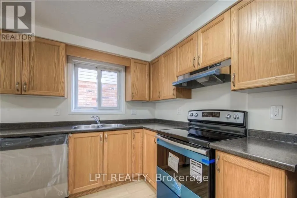 Photo 9 of Unit Unit: Main, 118 Bush Clover Crescent, Waterloo — HOMEH