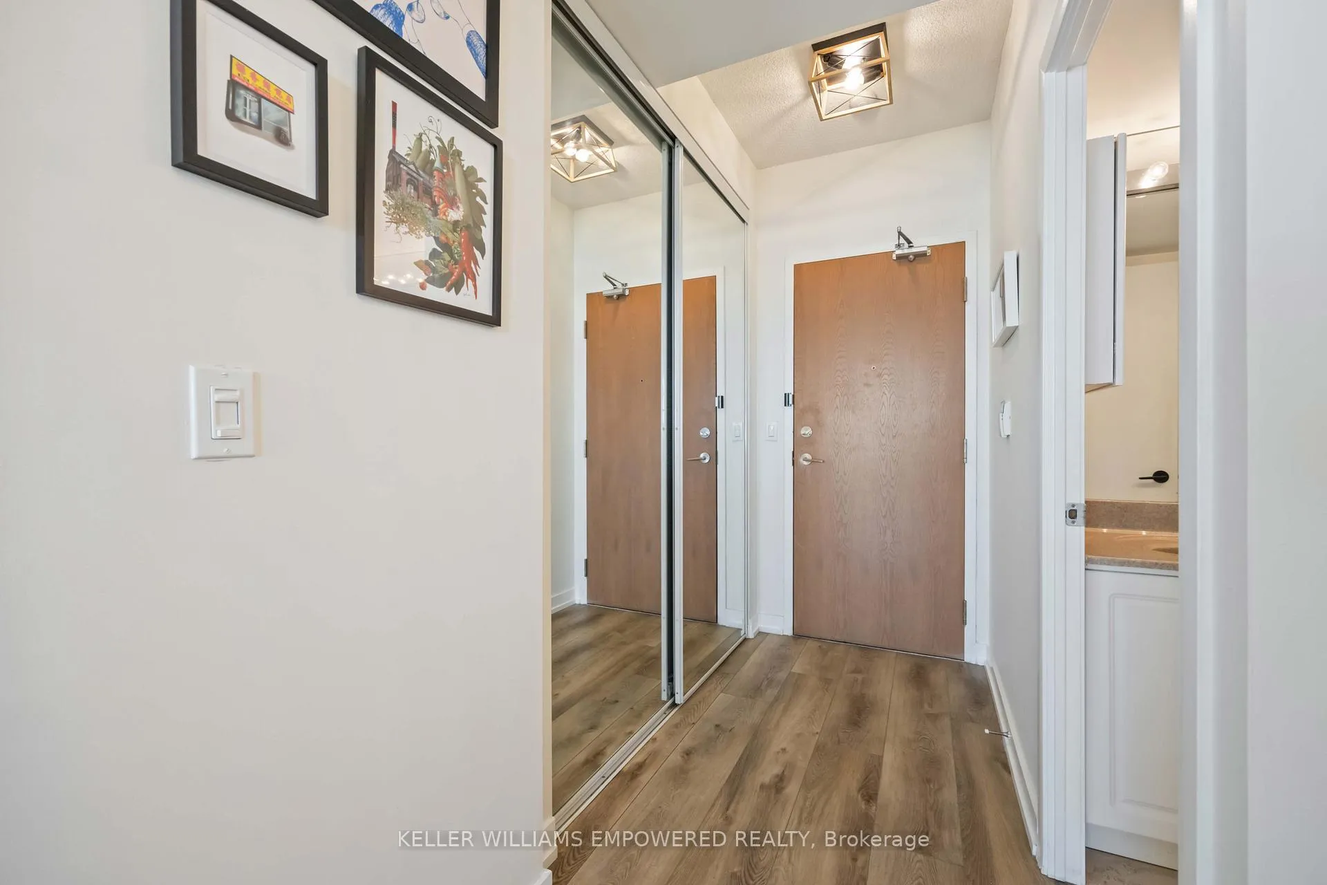 Photo 7 of Unit 2511, 219 Fort York Boulevard, Toronto, Niagara — HOMEH
