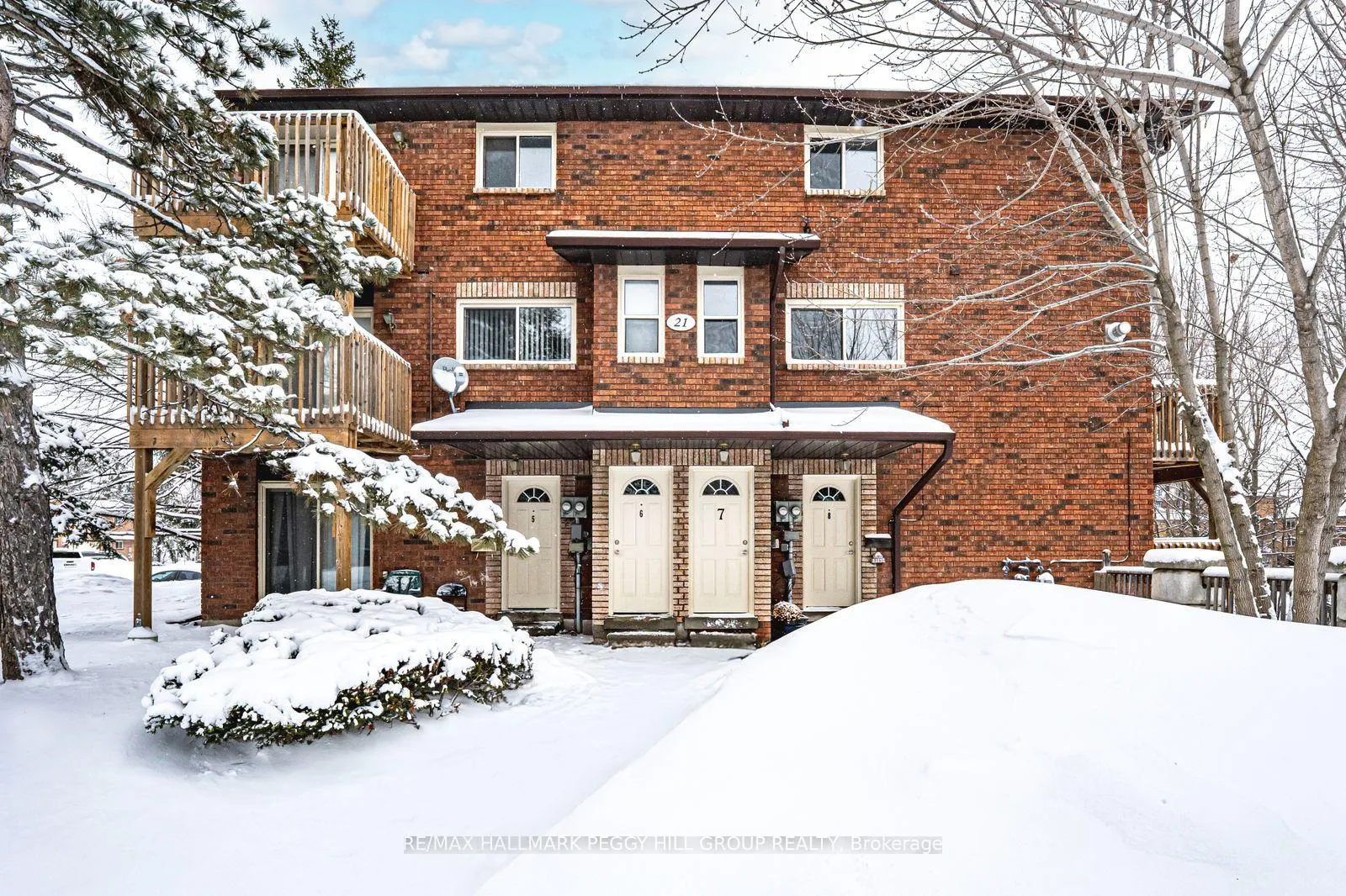 Front of Unit 7, 21 Evergreen Court