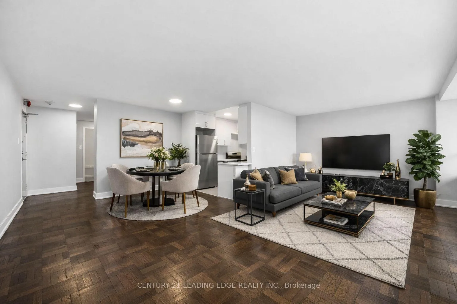 Photo 3 of Unit 901, 103 Avenue Road, Toronto, The Annex — HOMEH