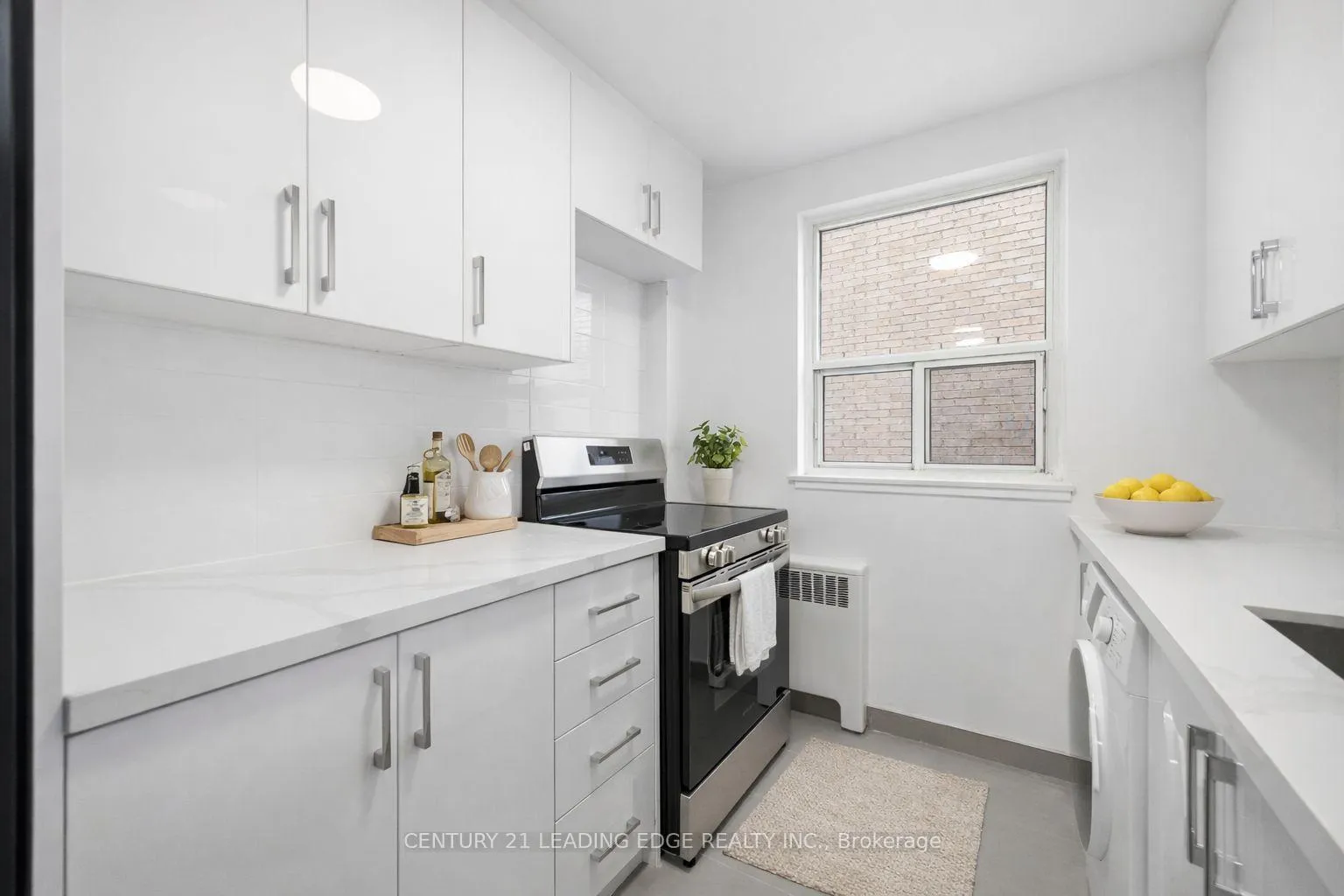 Photo 4 of Unit 901, 103 Avenue Road, Toronto, The Annex — HOMEH