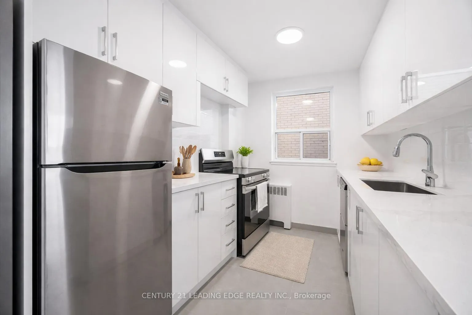 Photo 5 of Unit 901, 103 Avenue Road, Toronto, The Annex — HOMEH