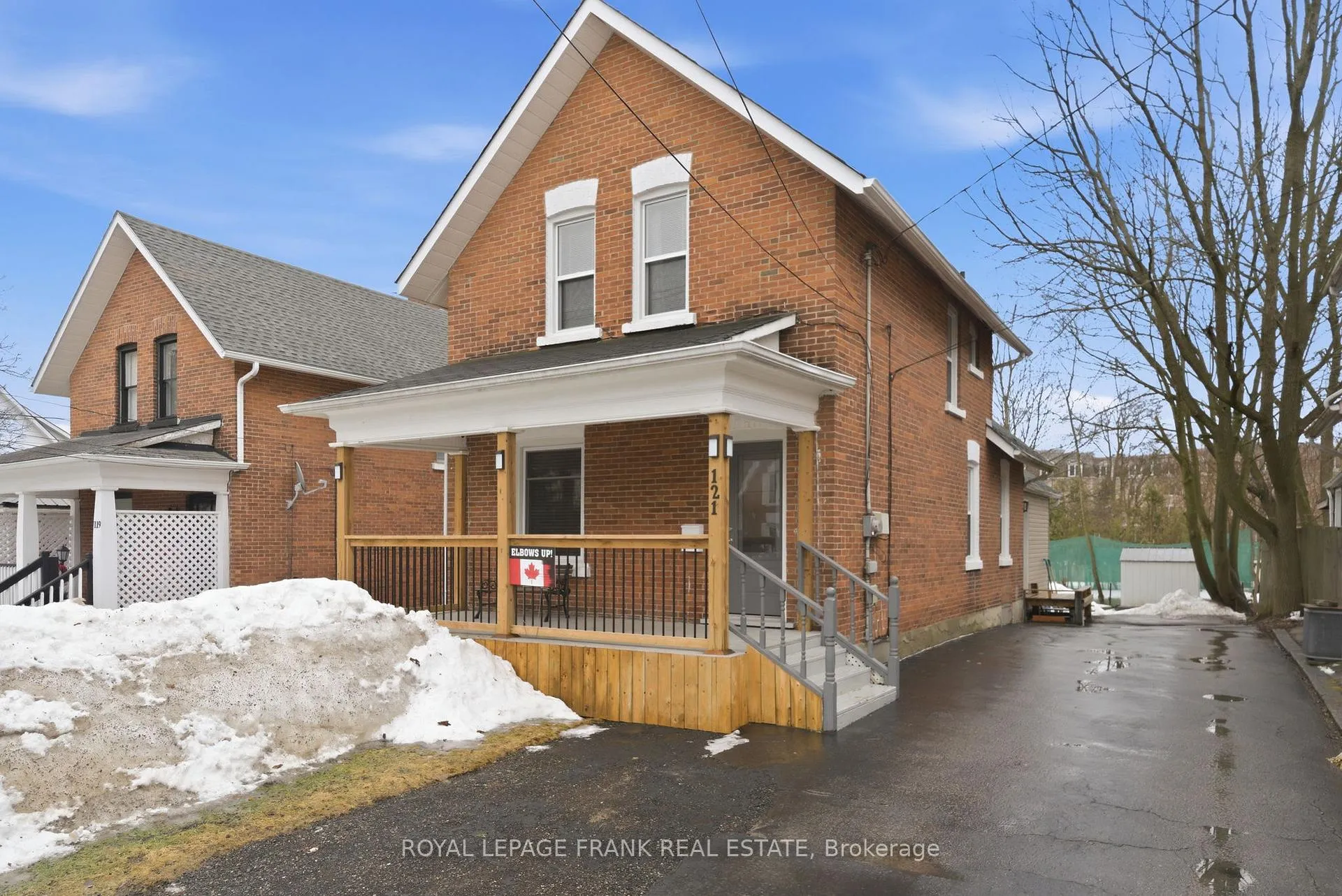 Front of 121 Durham Street W