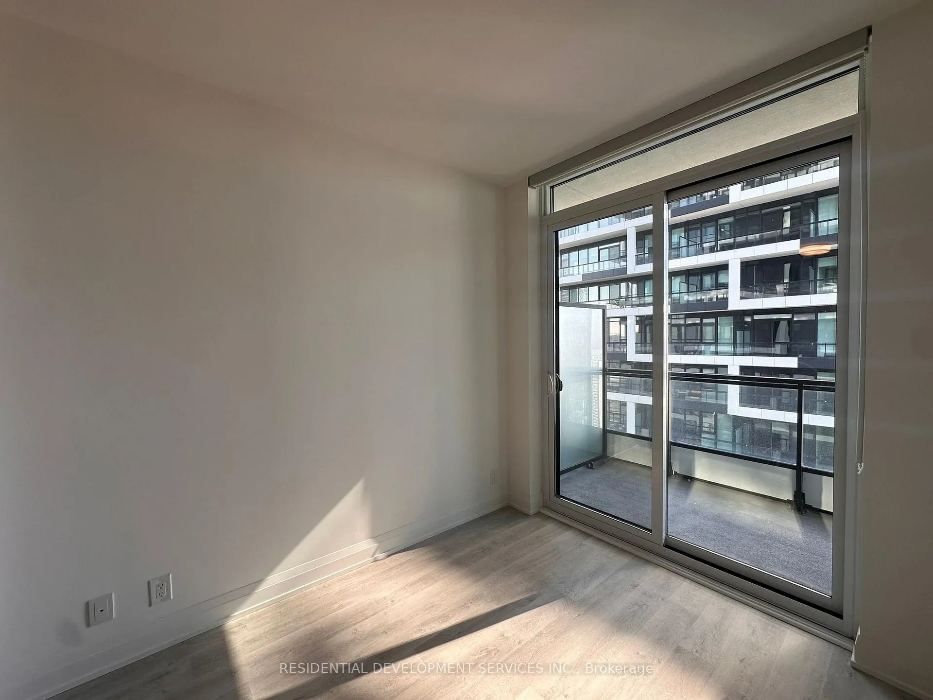 Photo 3 of Unit 3002, 65 Broadway Avenue, Toronto, Mount Pleasant West — HOMEH
