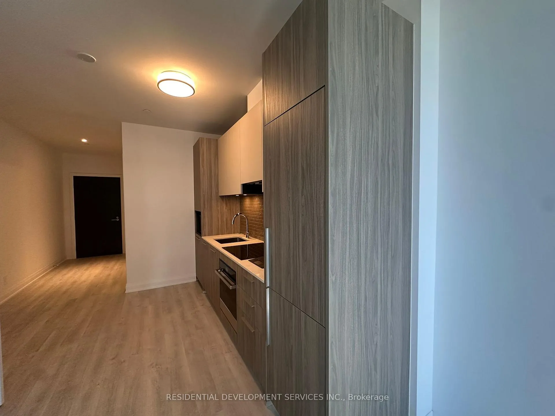 Photo 4 of Unit 3002, 65 Broadway Avenue, Toronto, Mount Pleasant West — HOMEH