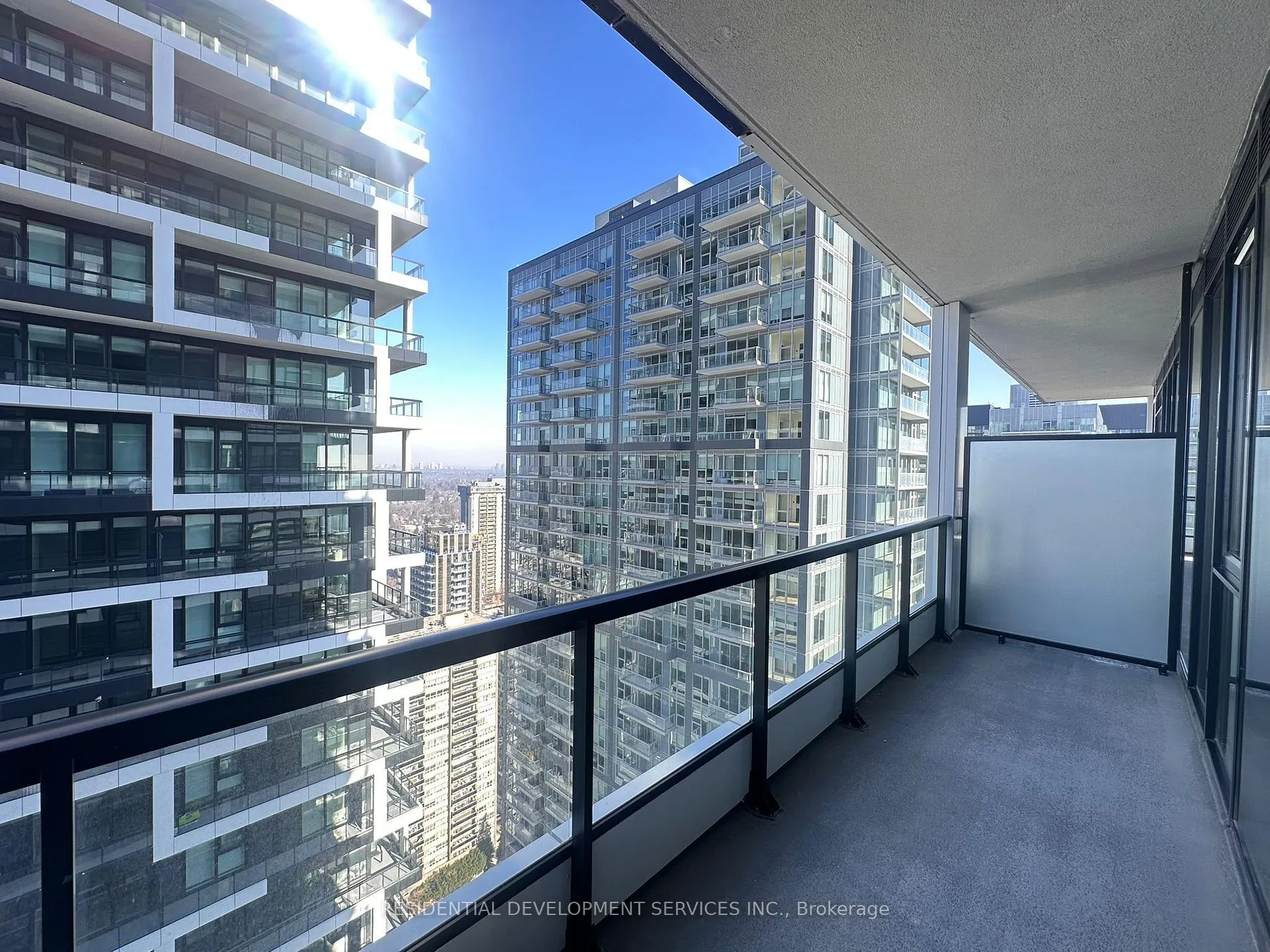 Photo 6 of Unit 3002, 65 Broadway Avenue, Toronto, Mount Pleasant West — HOMEH