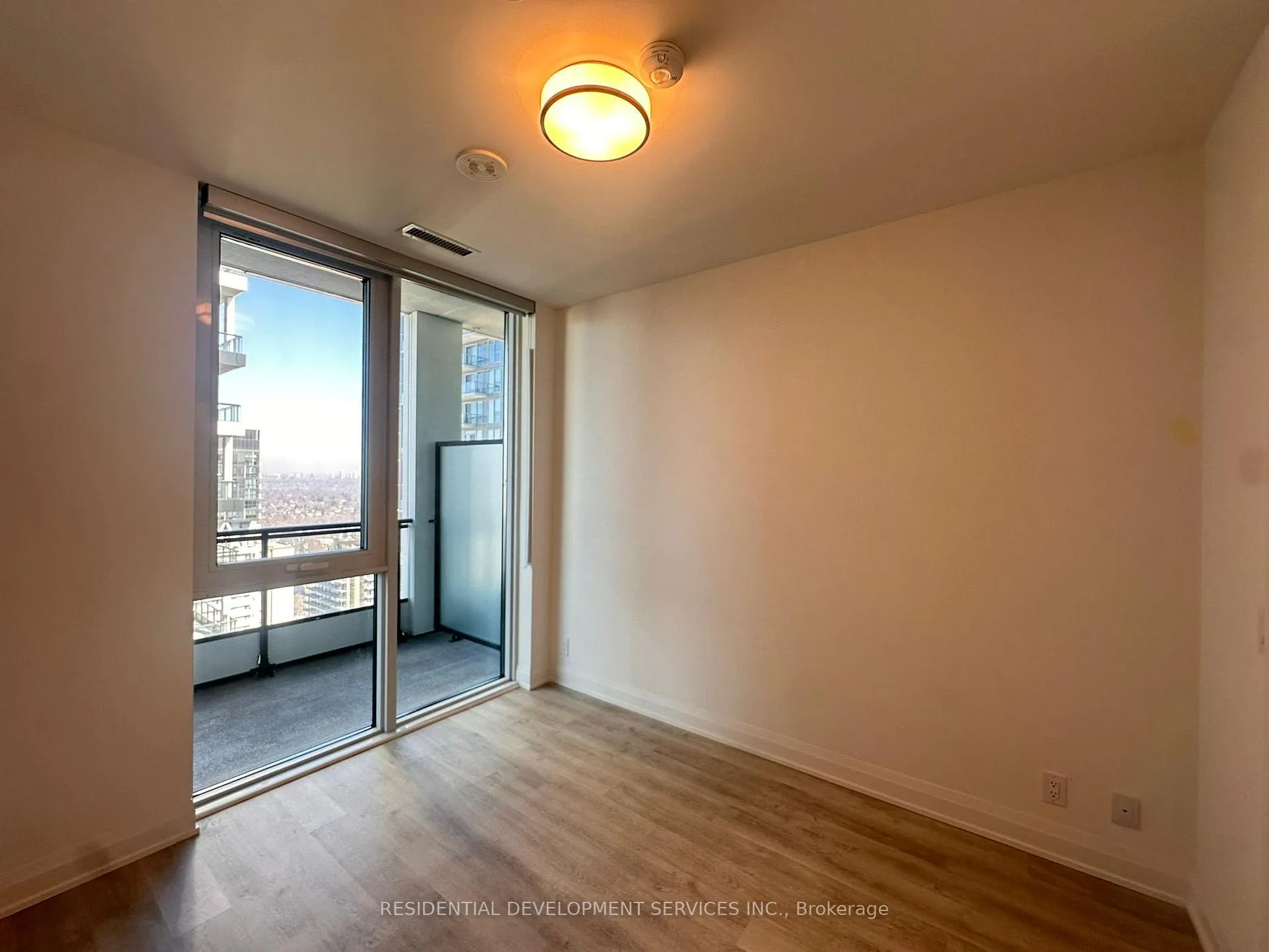 Photo 9 of Unit 3002, 65 Broadway Avenue, Toronto, Mount Pleasant West — HOMEH