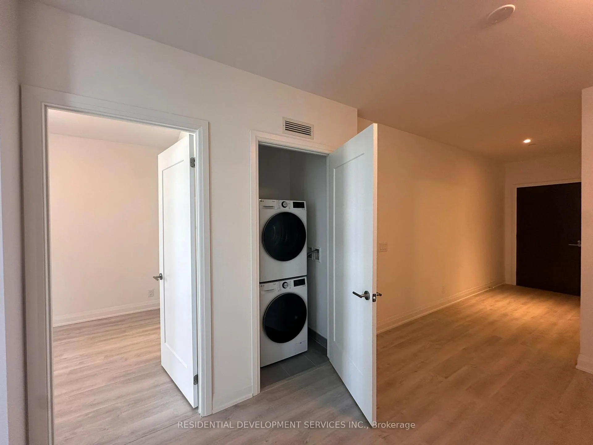 Photo 10 of Unit 3002, 65 Broadway Avenue, Toronto, Mount Pleasant West — HOMEH