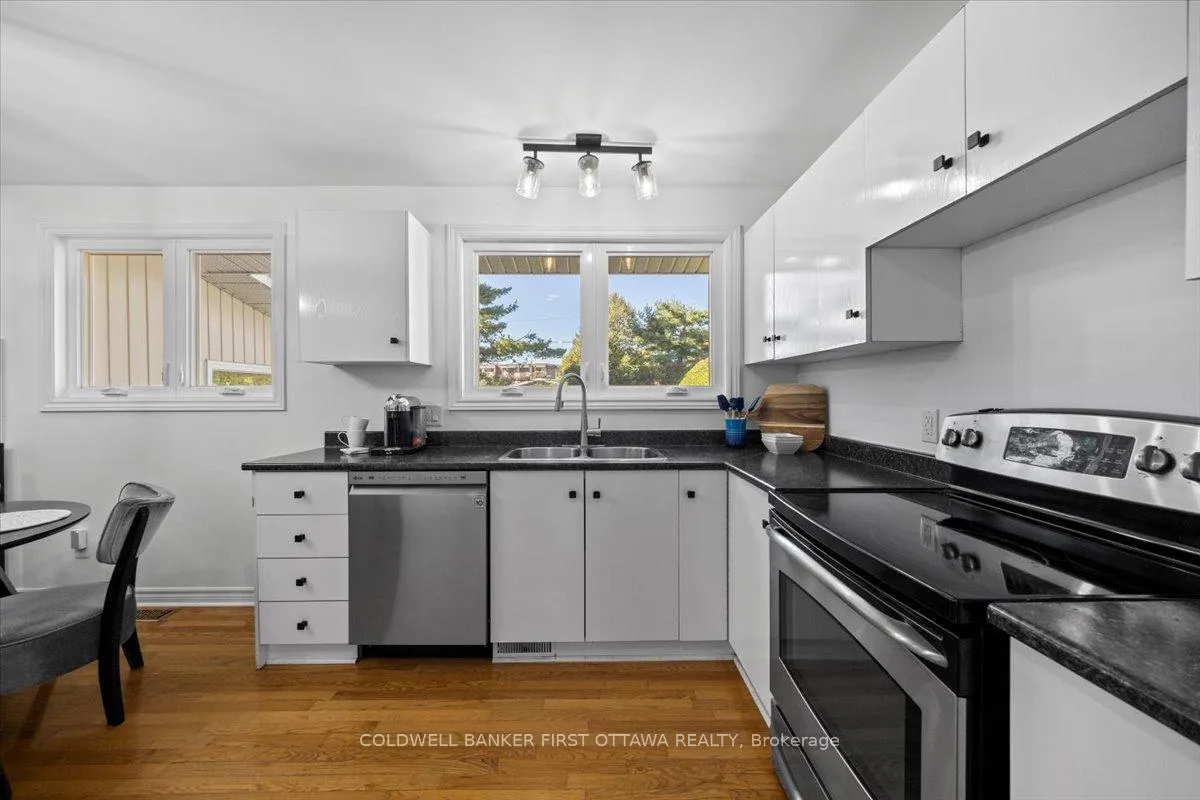 Photo 5 of 13 Edgebrook Road, Ottawa, Lynwood Village — HOMEH