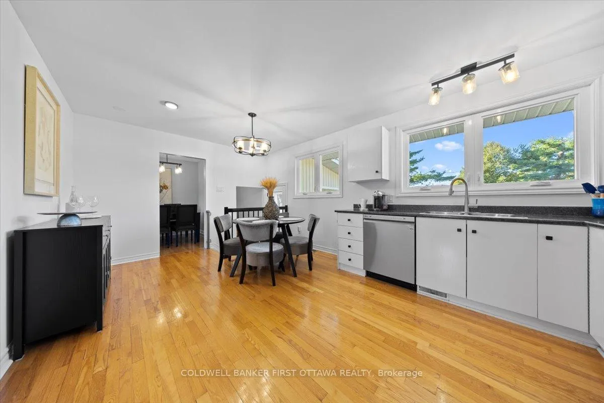 Photo 8 of 13 Edgebrook Road, Ottawa, Lynwood Village — HOMEH