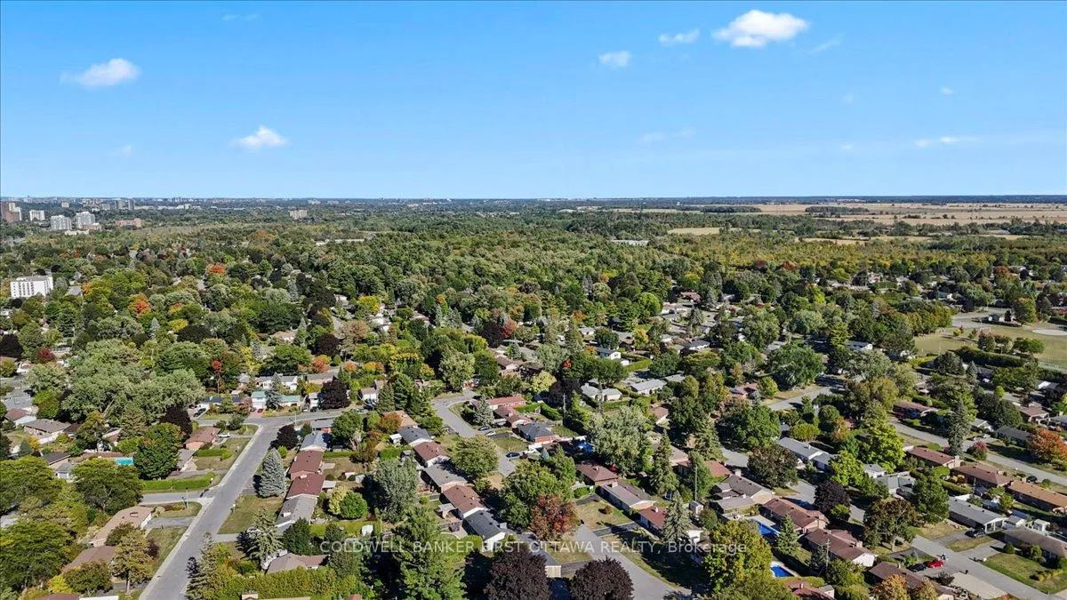Photo 37 of 13 Edgebrook Road, Ottawa, Lynwood Village — HOMEH