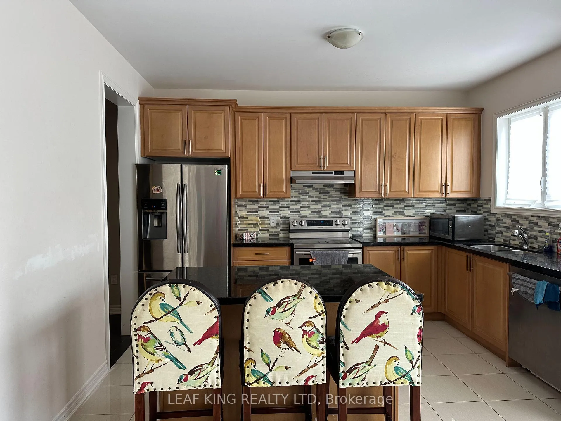 Photo 3 of 35 Morrison Drive, Hamilton, Meadowlands — HOMEH