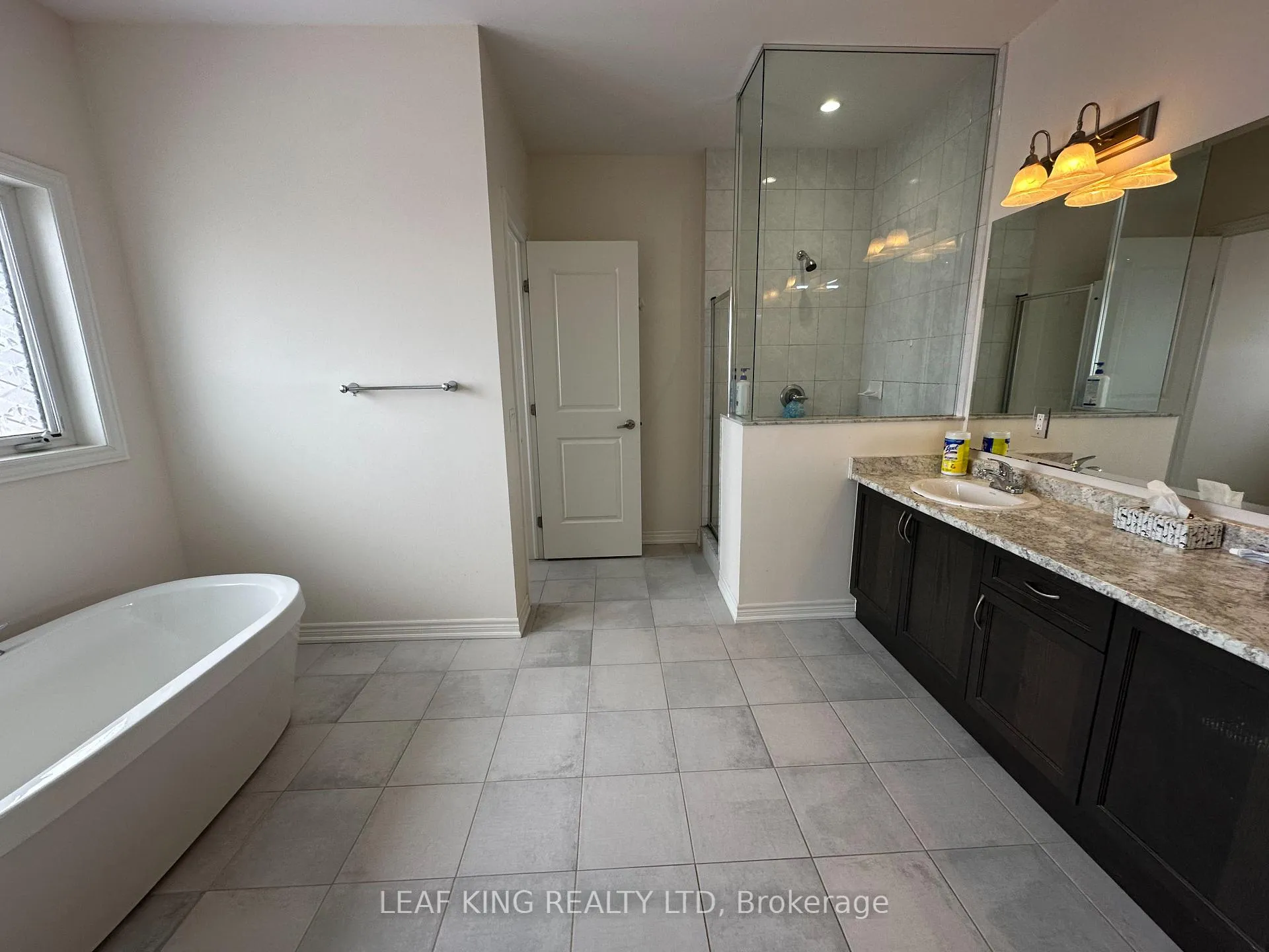 Photo 8 of 35 Morrison Drive, Hamilton, Meadowlands — HOMEH