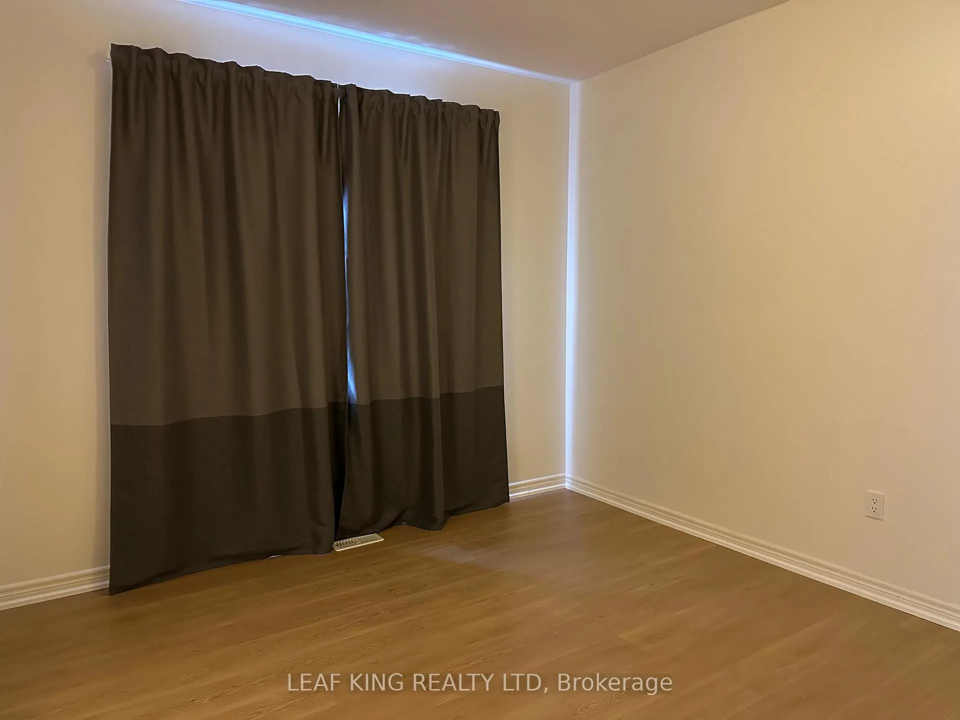 Photo 11 of 35 Morrison Drive, Hamilton, Meadowlands — HOMEH