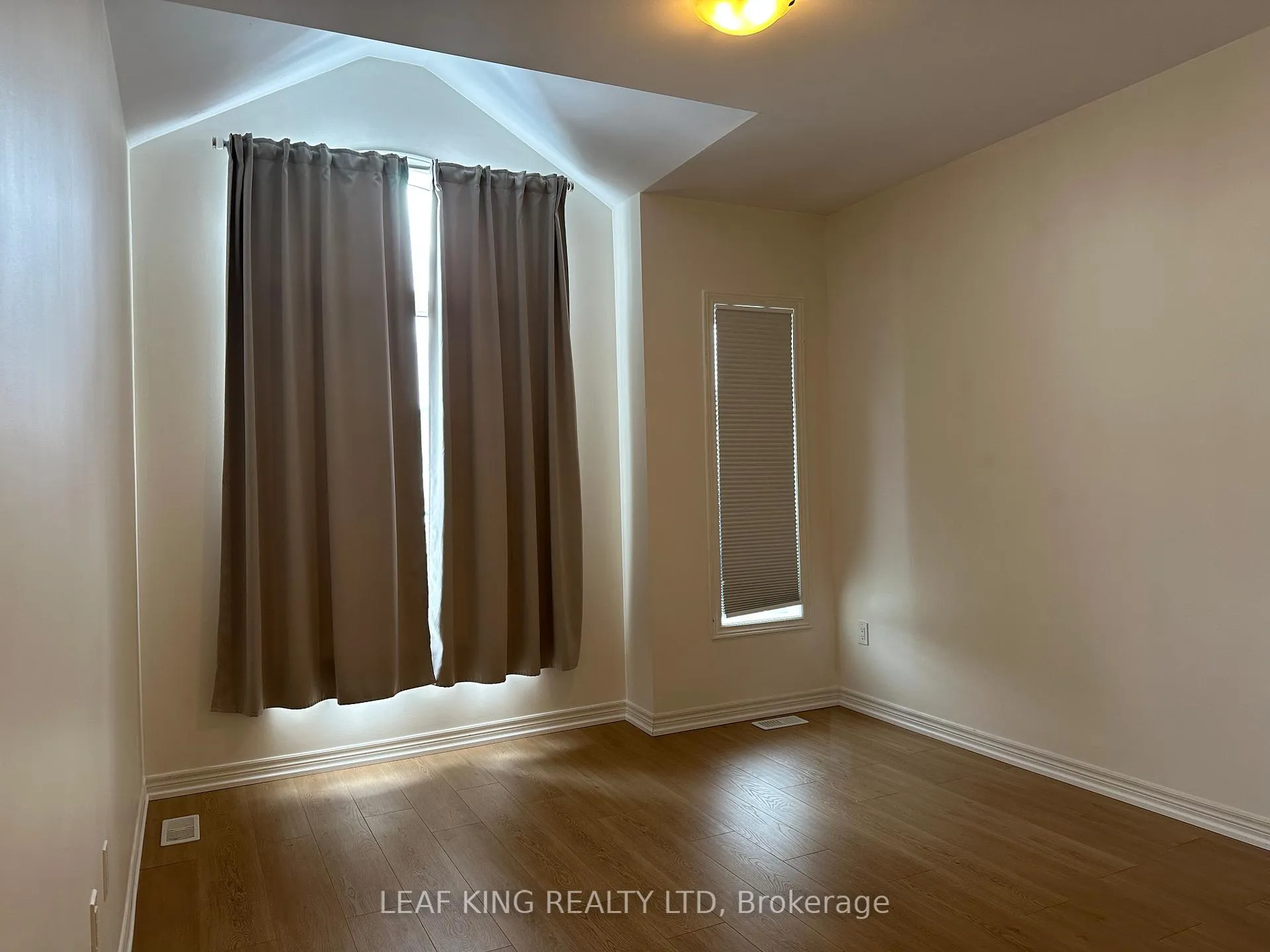 Photo 13 of 35 Morrison Drive, Hamilton, Meadowlands — HOMEH