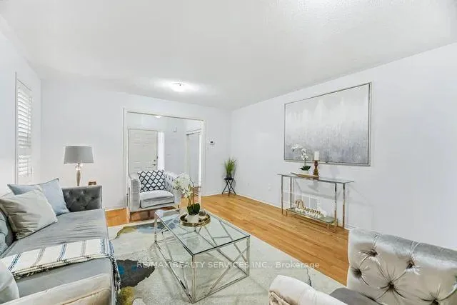 Photo 5 of 103 Starhill Crescent, Brampton, Sandringham-Wellington — HOMEH