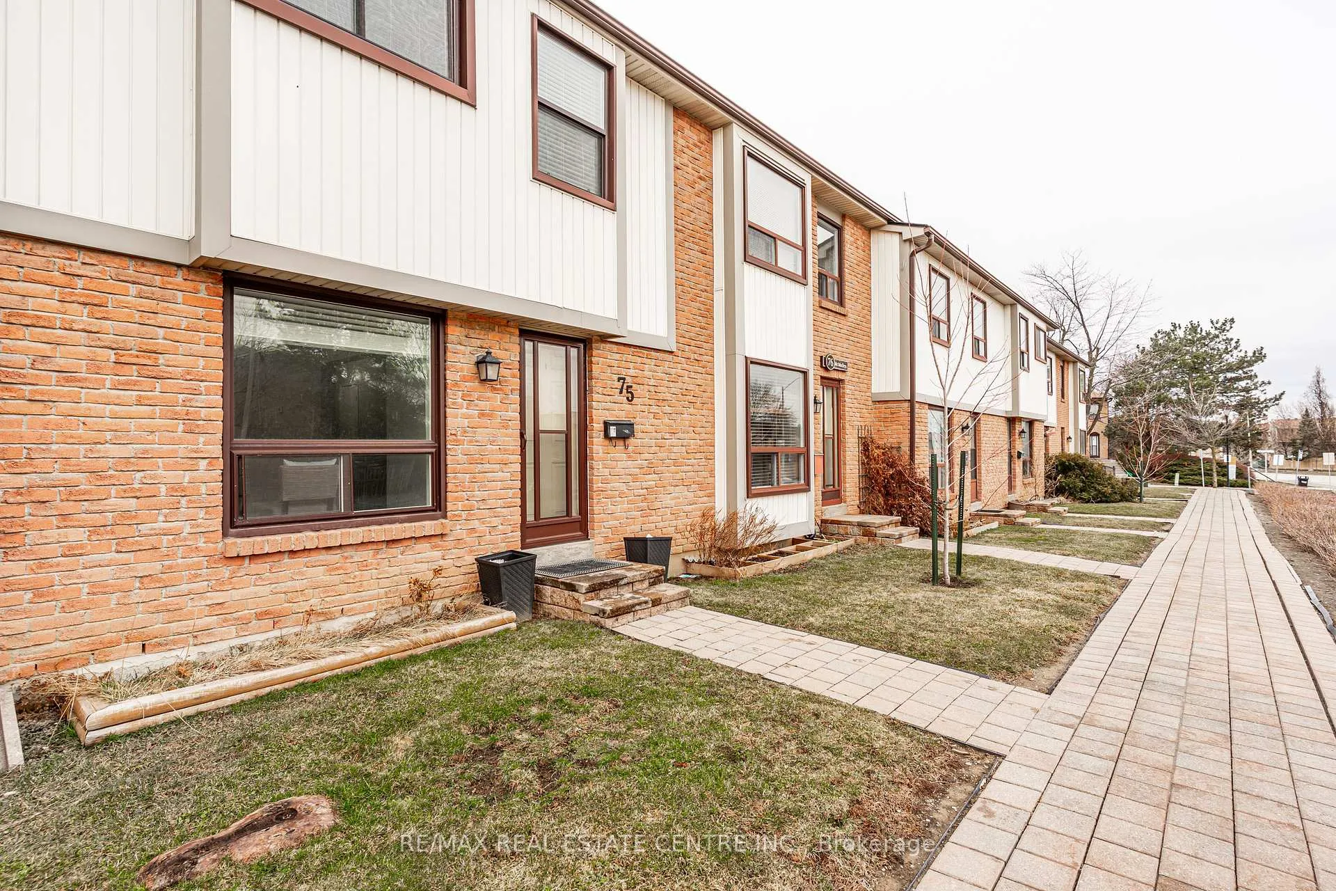 Photo 3 of Unit 75, 75 Mcmullen Crescent, Brampton, Central Park — HOMEH