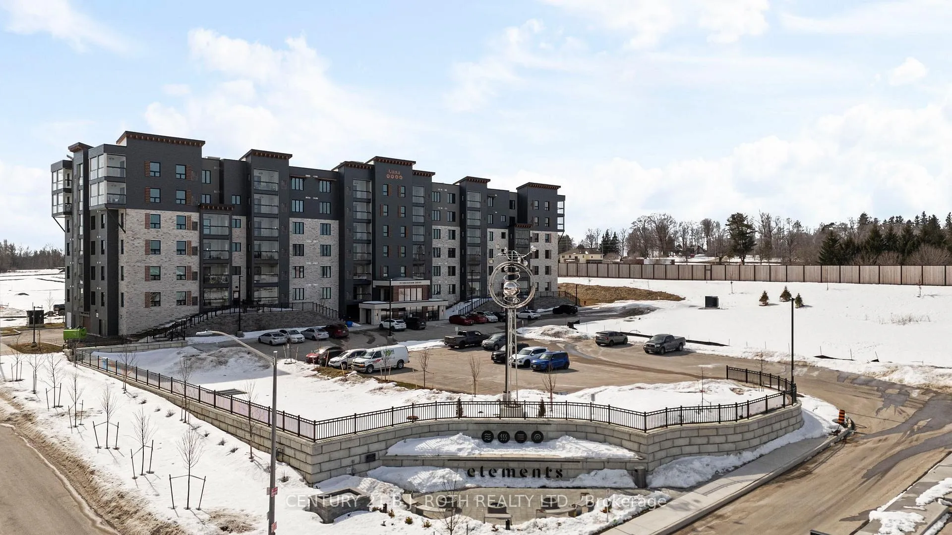 Photo 1 of Unit 511, 15 Kneeshaw Drive, Barrie, Rural Barrie Southeast — HOMEH